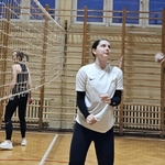 Wspólny trening piłki siatkowej nauczycieli i uczniów 01.jpg