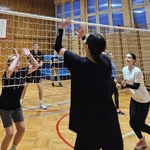 Wspólny trening piłki siatkowej nauczycieli i uczniów 07.jpg