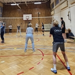 Wspólny trening piłki siatkowej nauczycieli i uczniów 06.jpg