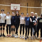 Wspólny trening piłki siatkowej nauczycieli i uczniów 08.jpg