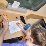 Kl. 4_ 5 i 6 odprawiały Drogę Krzyżową i malowały stacje 05.jpg