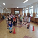 Zajęcia wychowania fizycznego w klasach młodszych 03.jpg