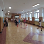 Zajęcia wychowania fizycznego w klasach młodszych 04.jpg