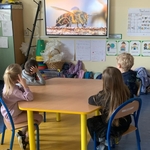 Klasa 0a poznawała tajniki życia pszczół 01.jpg
