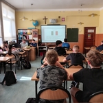 Uczniowie kl 7a na godzinie wychowawczej poznawali wybrane kraje UE 01.jpg
