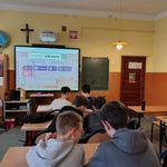 Uczniowie kl 7a na godzinie wychowawczej poznawali wybrane kraje UE 03.jpg