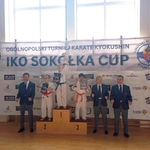 Aleksander Ukalski z 3a na podium ogólnopolskiego turnieju karate 01.jpg