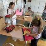 Ekoludki klasy 1C z okazji Dnia Ziemi 10.jpg