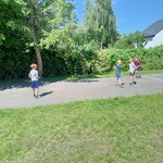 Matematyka w ruchu – klasa I a uczy się na świeżym powietrzu 02.jpg