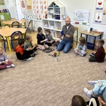 Dzieci z zerówki uczestniczyły w zajęciach poświęconych bakteriom i zasadom higieny 06.jpg