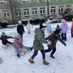 Pierwszy śnieg – radość i zabawa klasy 1a - 01.jpg