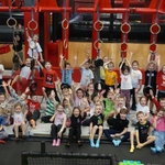 Uczniowie klas 1c i 1b spędzili swoje mikołajki w Jumper Parku - 01.jpg