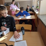 Uczniowie wzięli udział w lekcji języka angielskiego Can You Spot the Fake - 01.jpg