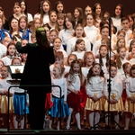 Chóry SP 28 na scenie Opery i Filharmonii Podlaskiej - 01.jpg