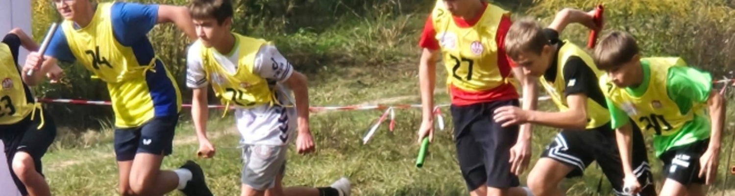 Biegowa rywalizacja na najwyższym poziomie – Igrzyska Miasta Białegostoku w Sztafetowych Biegach Przełajowych - 04.jpg