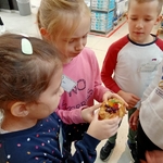 Uczniowie uczestniczyli w zajęciach Dzieciaki sadzeniaki 04.jpg