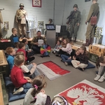 uczniowie I b spędzili w Muzeum Wojska 06.jpg