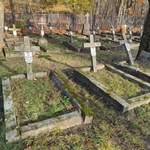 Uczniowie klasy IIb pamiętają o obrońcach naszej ojczyzny 04.jpg