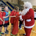Zwycięstwo w piłkarskim turnieju Mikołajkowym 04.jpg