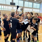 Zwycięstwo w piłkarskim turnieju Mikołajkowym 08.jpg