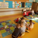 Walentynkowe zajęcia z Piotrem i Różyczką w klasie 1b 08.jpg