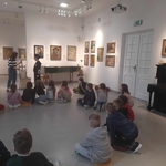 Pierwsza wizyta klasy 2a w Galeri Sleńdzińskich 04.jpg